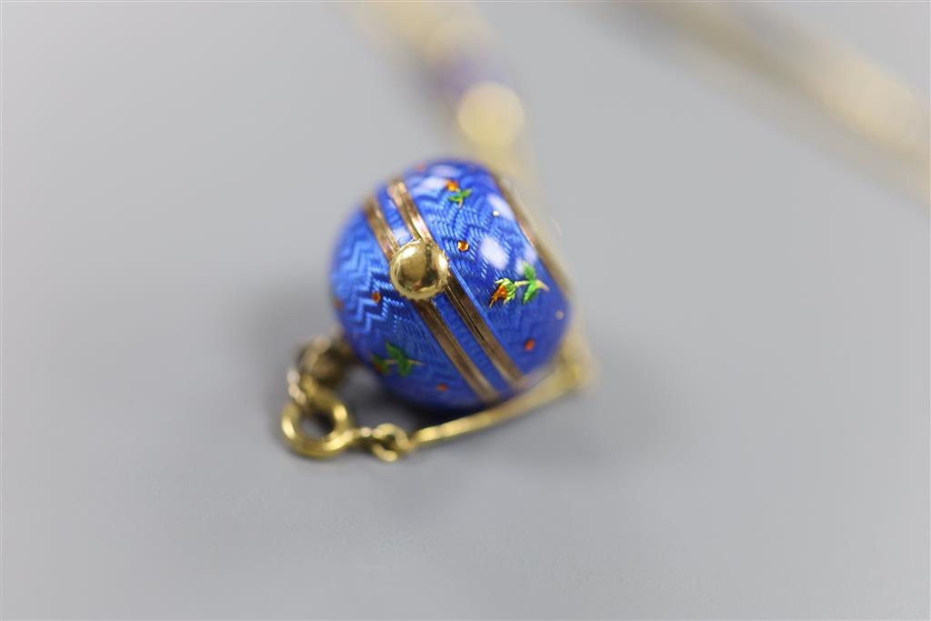 A Swiss blue enamelled and yellow metal globular fob watch on a gilt metal and enamelled chain, chain 84cm.